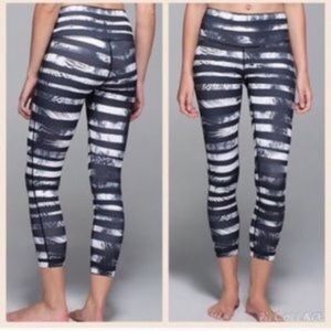 Lululemon wunder under striped cropped leggings
